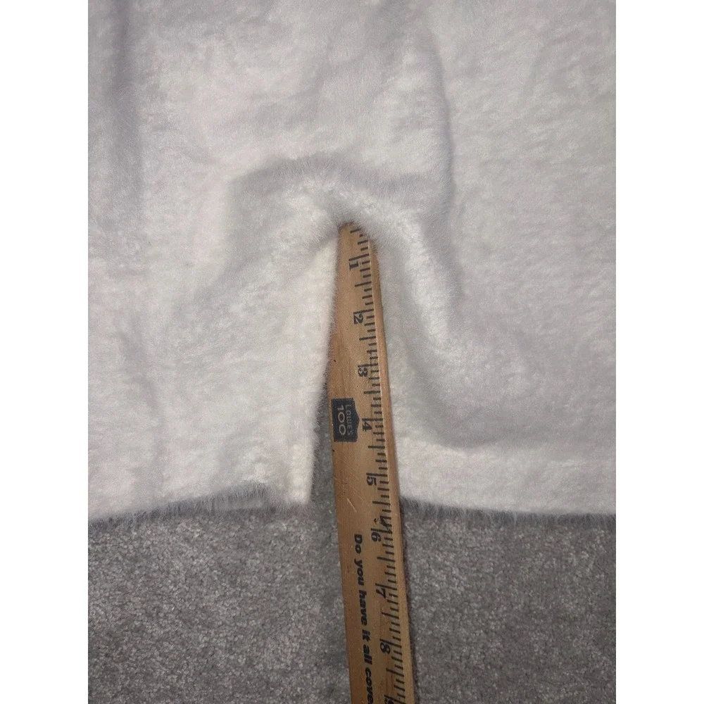 Whitney Gymshark Fuzzy Knit 2-Piece Lounge Set – Ivory Med Crop Top & L Shorts